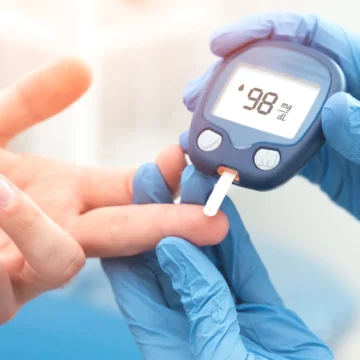 Diabetes India వామ్మో.. డయాబెటిస్ డేంజర్ బెల్స్.. మీకూ ఈ అలవాట్లు ఉన్నాయా? మధుమేహం రాకుండా ఉండాలంటే ఏం చేయాలి?