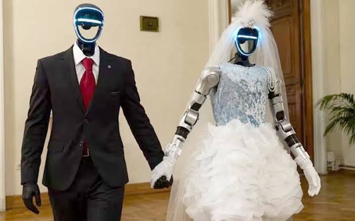 robot World’s First Robotic Wedding : పెళ్లి చేసుకున్న రోబోలు.. గౌనులో వధువు.. సూట్లో వరుడు..పెళ్లి పెద్దగా రోబో కుక్క !