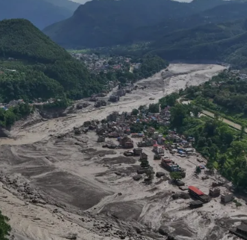 Nepal Massive Flash Flood in Nepal: నేపాల్లో ఫ్లాష్ ఫ్లడ్ బీభత్సం.. కళ్లముందే కొట్టుకుపోయిన ఊళ్లు!