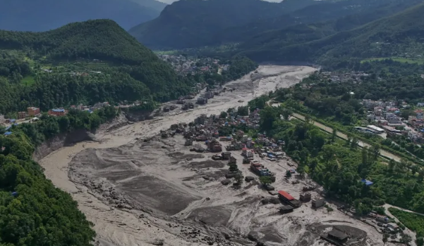 Nepal Massive Flash Flood in Nepal: నేపాల్లో ఫ్లాష్ ఫ్లడ్ బీభత్సం.. కళ్లముందే కొట్టుకుపోయిన ఊళ్లు!