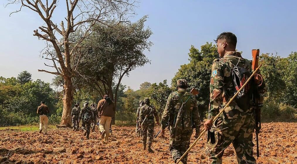 1 Palnadu Maoist Couple Surrenders: హింసకు గుడ్బై.. జనజీవనంలోకి మావోయిస్టు దంపతులు.. అర్బన్ డెన్ కీపర్లుగా కీలక బాధ్యతలు