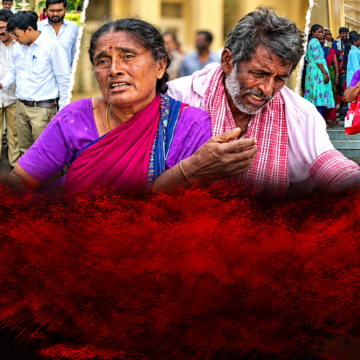 Asifabad Collectorate Incident Asifabad Collectorate Incident: ఆస్తులు రాసిచ్చాం..! పిల్లలు పట్టించుకోవడం లేదు కలెక్టరేట్లో తల్లిదండ్రుల కన్నీటి గాథ