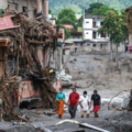 Nepal Flood Horror: ఎటు చూసినా కుళ్లిన శవాలు.. తమవారి కోసం జనం గాలింపు .. సామూహికంగా శవాల ఖననం.. శిథిలాల్లో సజీవంగా ఆరేళ్ల చిన్నారి