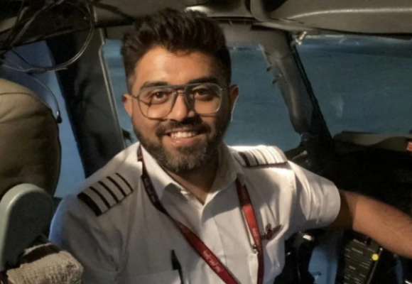 Indian Pilot Saves 174 Lives: దుబాయ్ ఫ్లైట్ లో కత్తిపోట్లు.. విమానంలో అసలేం జరిగింది? ప్రాణాలకు తెగించి పోరాడిన కెప్టెన్